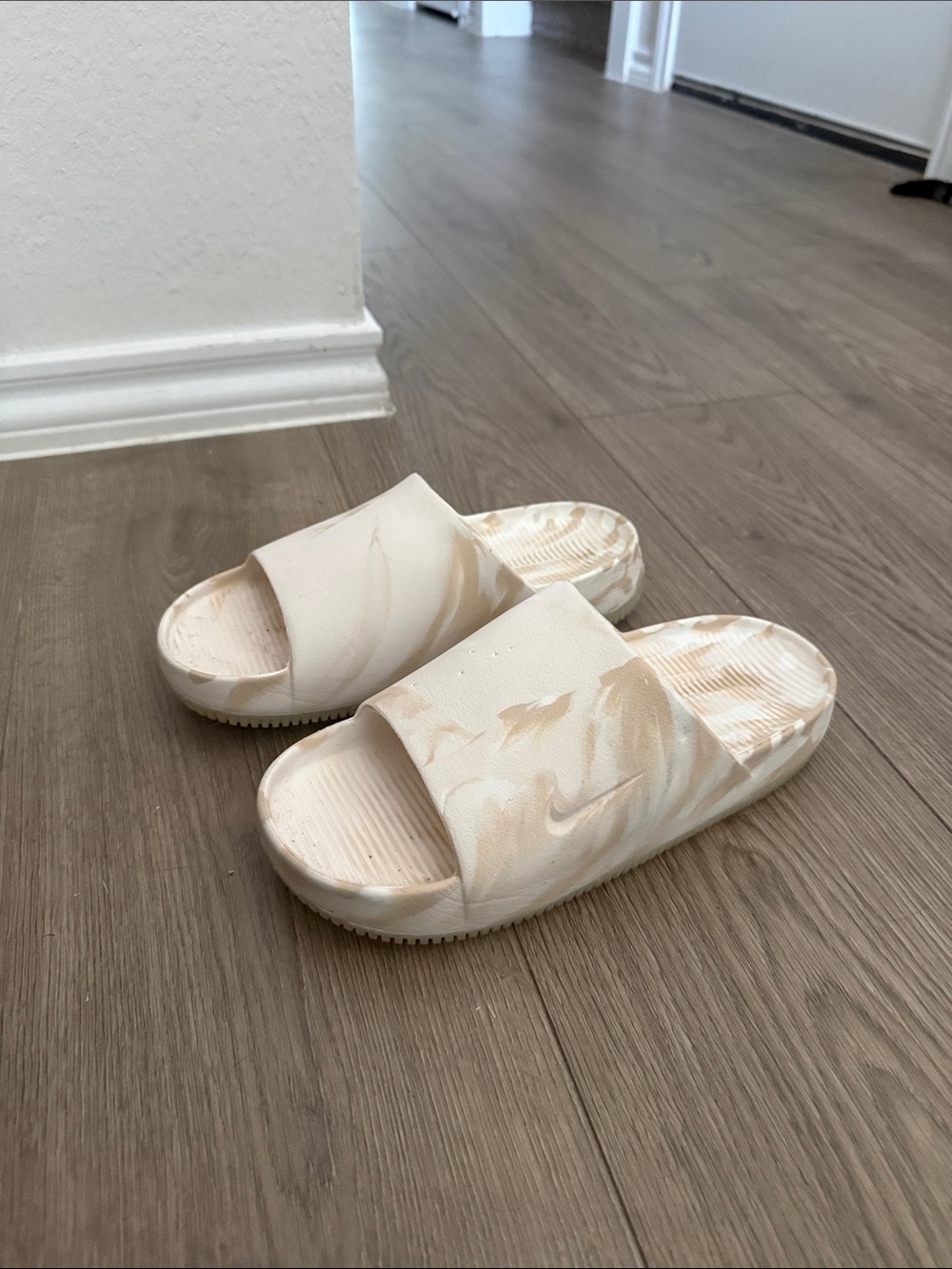 Nike Beige Marbled Slide Sandals